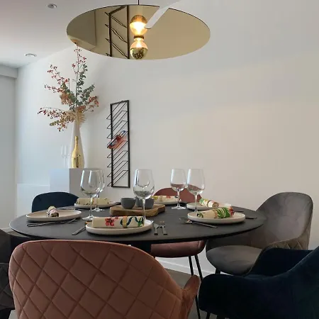 D&s Lifestyle Met Terras 18m² Koningslaan דירה קנוקה-הייסט